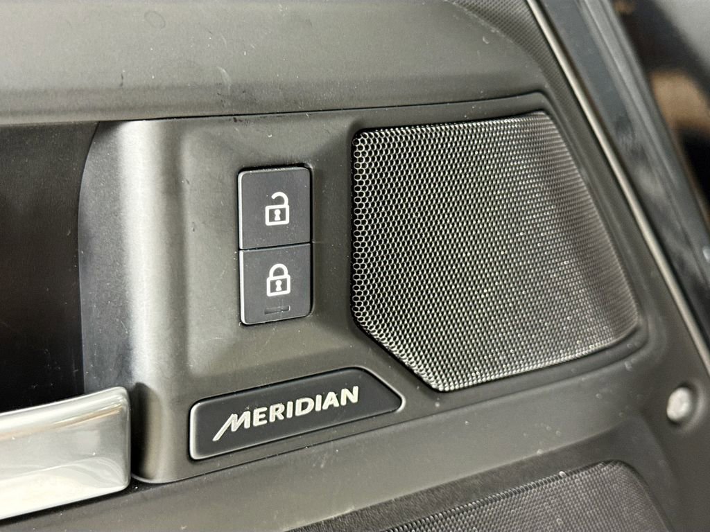 Used 2025 Land Rover Defender 110 S image 23