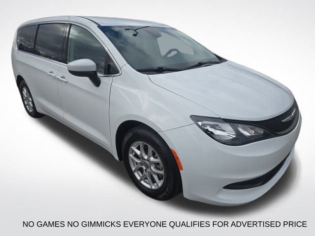 Used 2023 Chrysler Voyager LX image 7