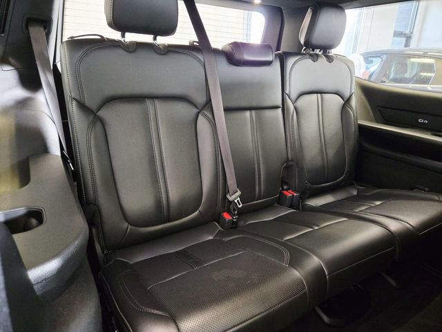 Used 2023 Jeep Wagoneer Base w/ Premium Group I image 13