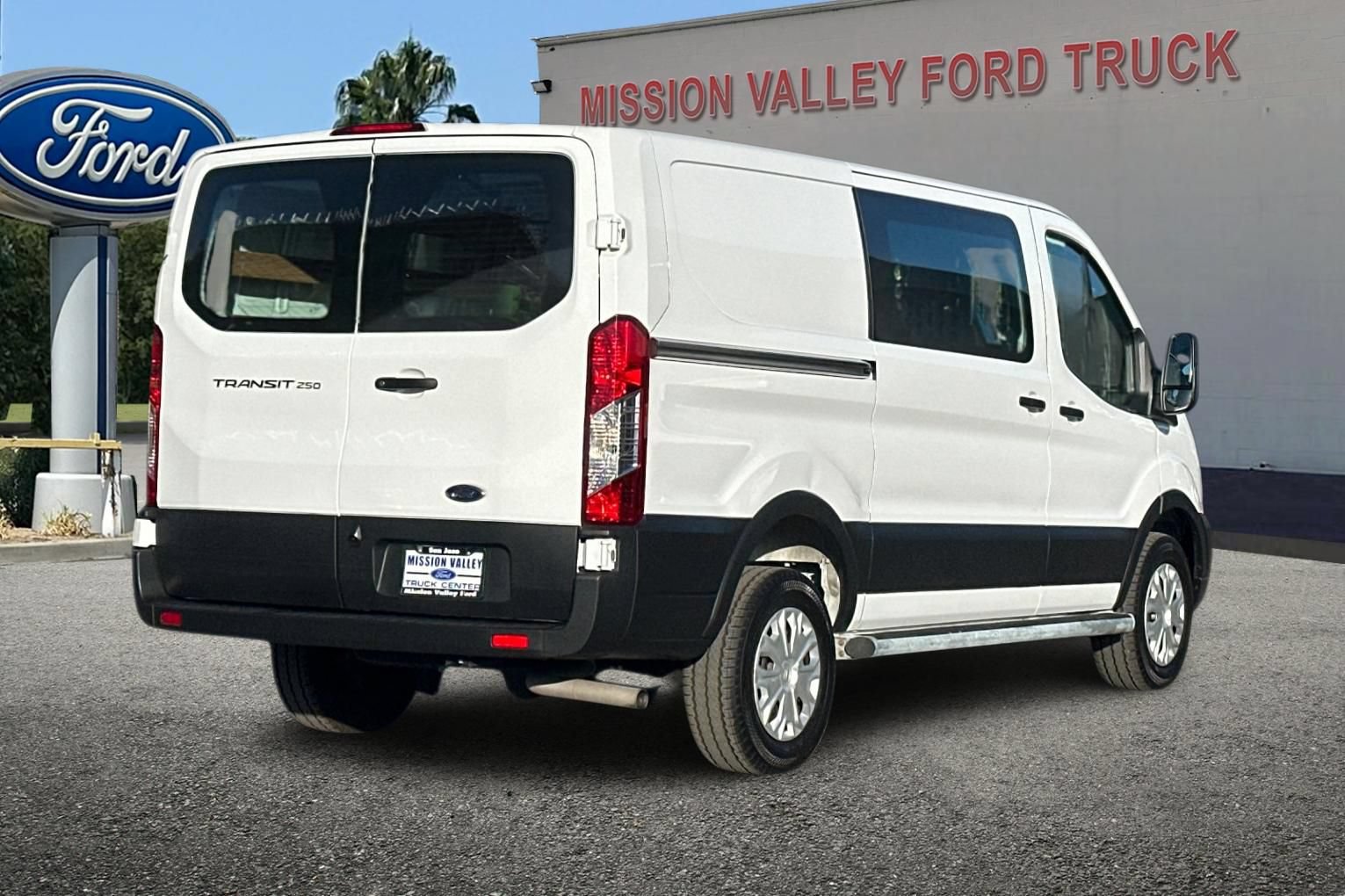 Used 2025 Ford Transit 250 Low Roof w/ Exterior Upgrade Package RWD image 4