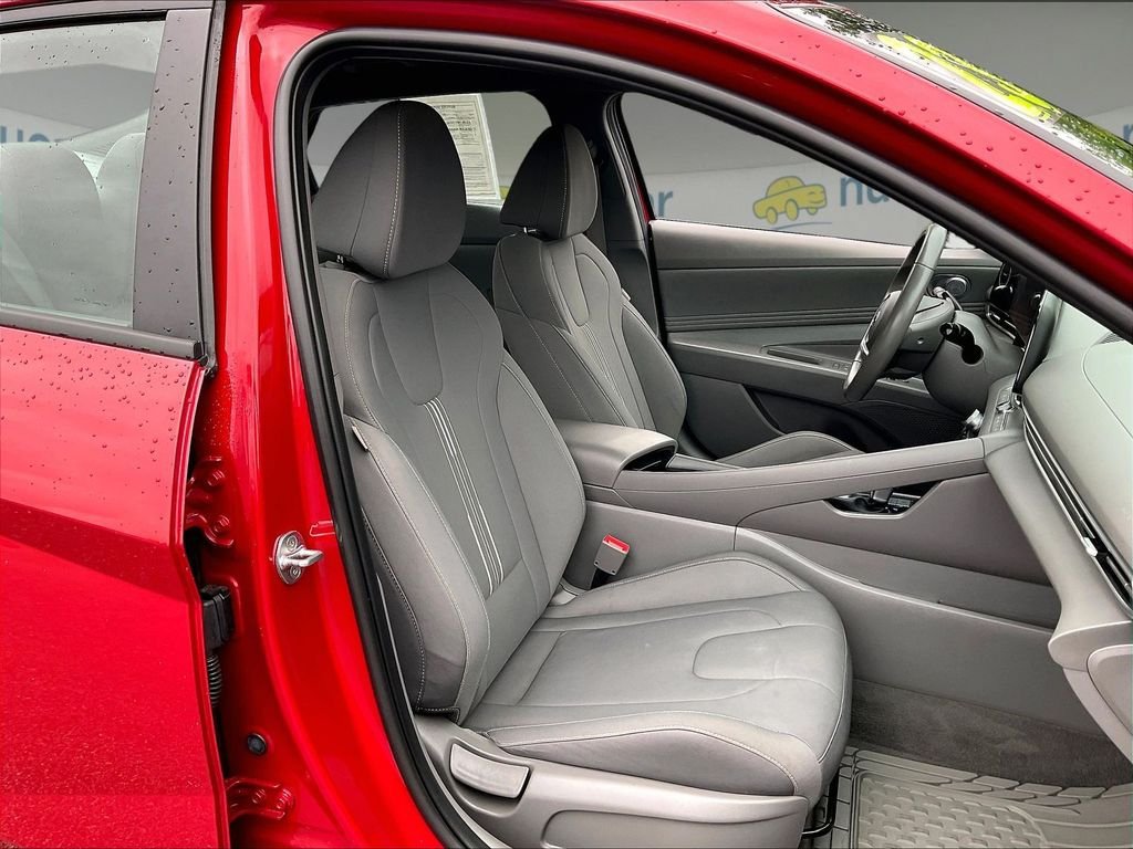 Used 2023 Hyundai Elantra SEL w/ Convenience Package FWD image 10