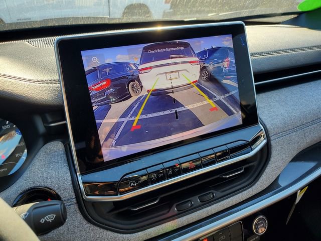 Certified 2024 Jeep Compass Latitude image 10