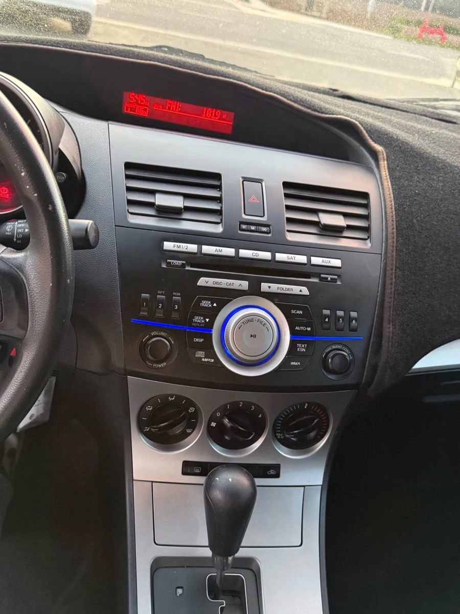 Used 2010 MAZDA MAZDA3 i Touring image 27