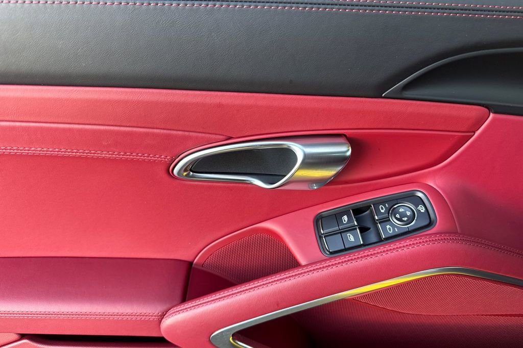 Used 2022 Porsche 718 Cayman RWD image 10