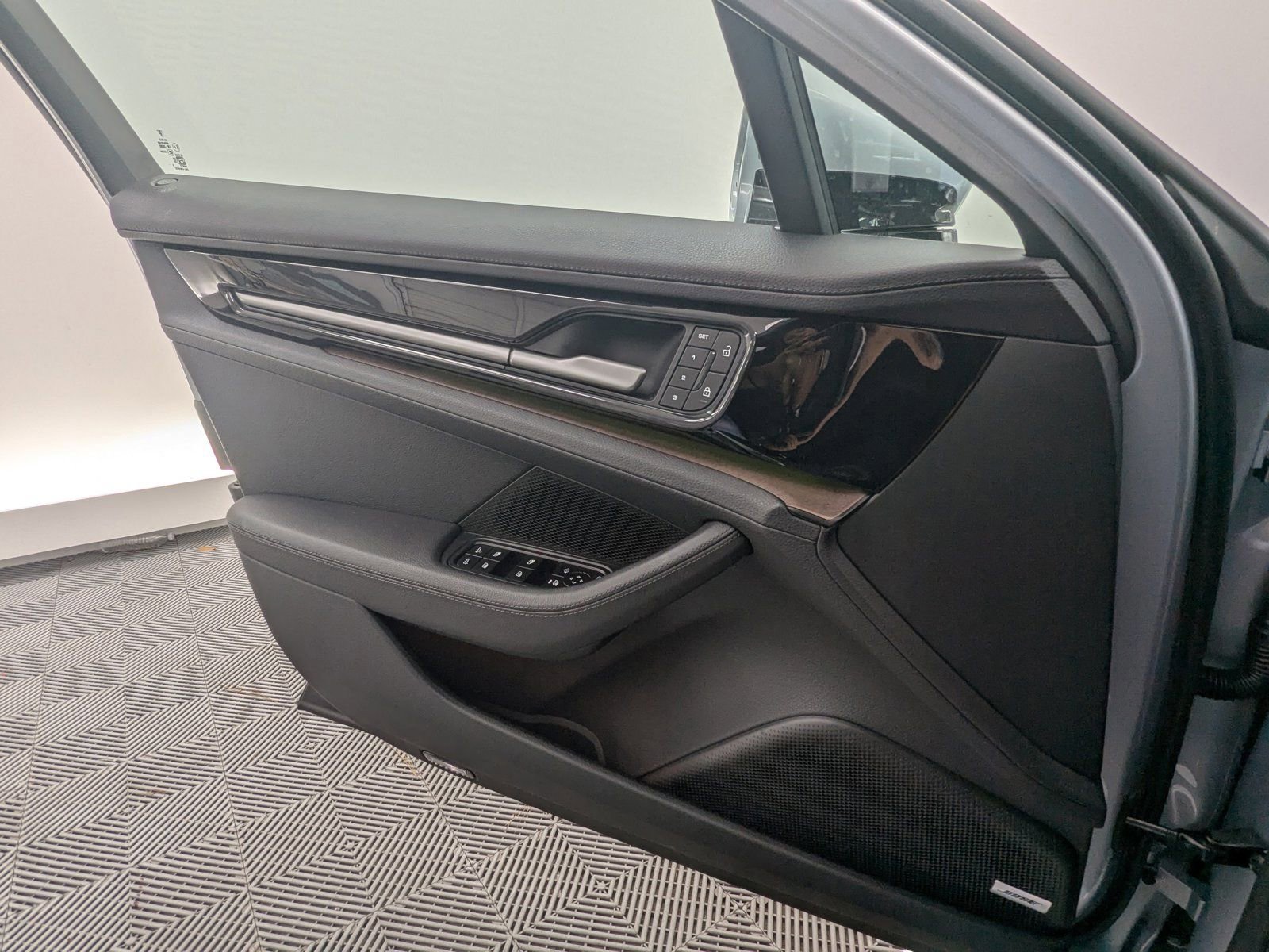 Certified 2025 Porsche Panamera image 11