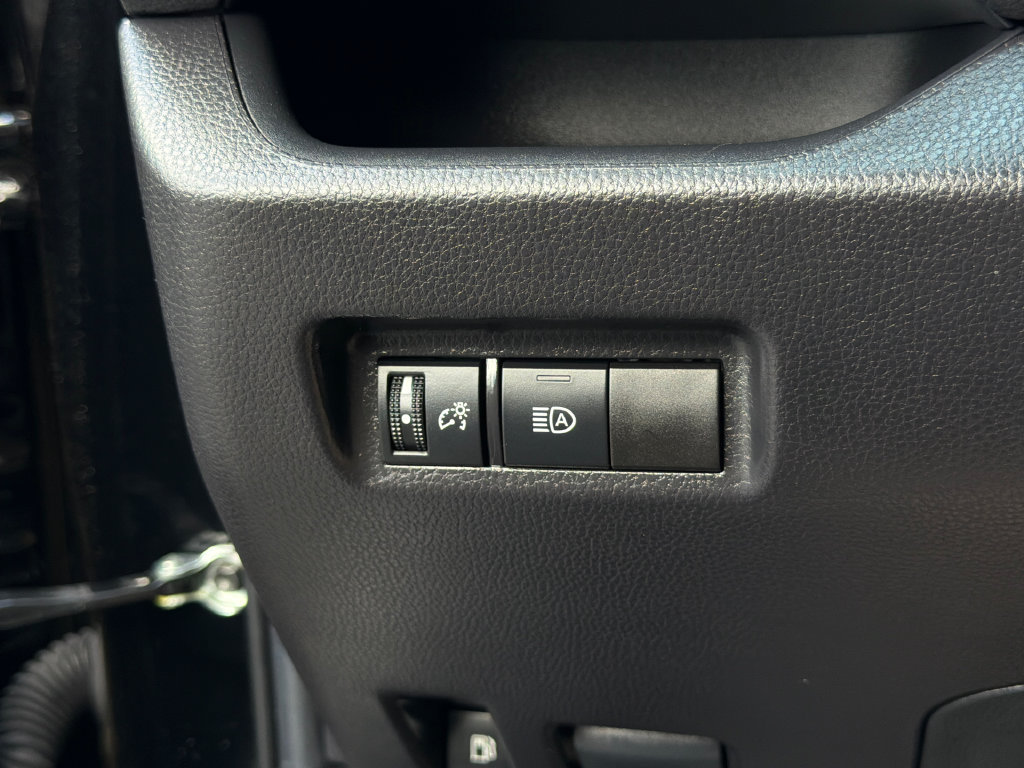 Used 2025 Toyota RAV4 XLE AWD/4WD image 31