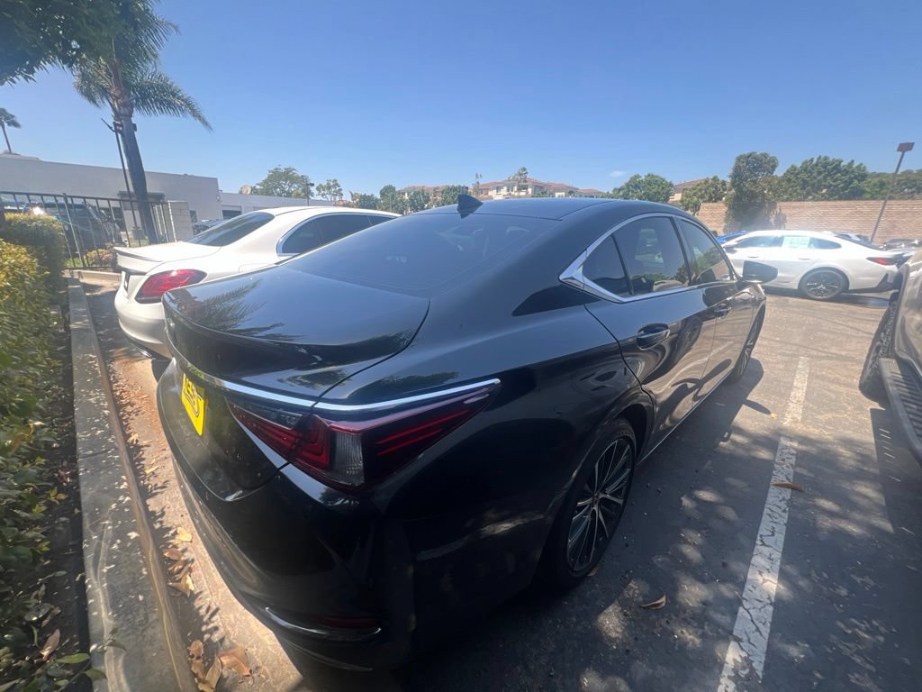 Used 2024 Lexus ES 350 w/ Premium Package FWD image 4