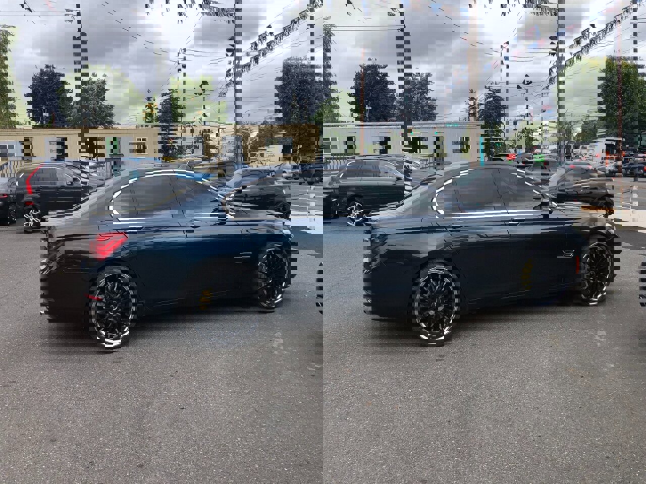 Used 2013 BMW 740i image 2