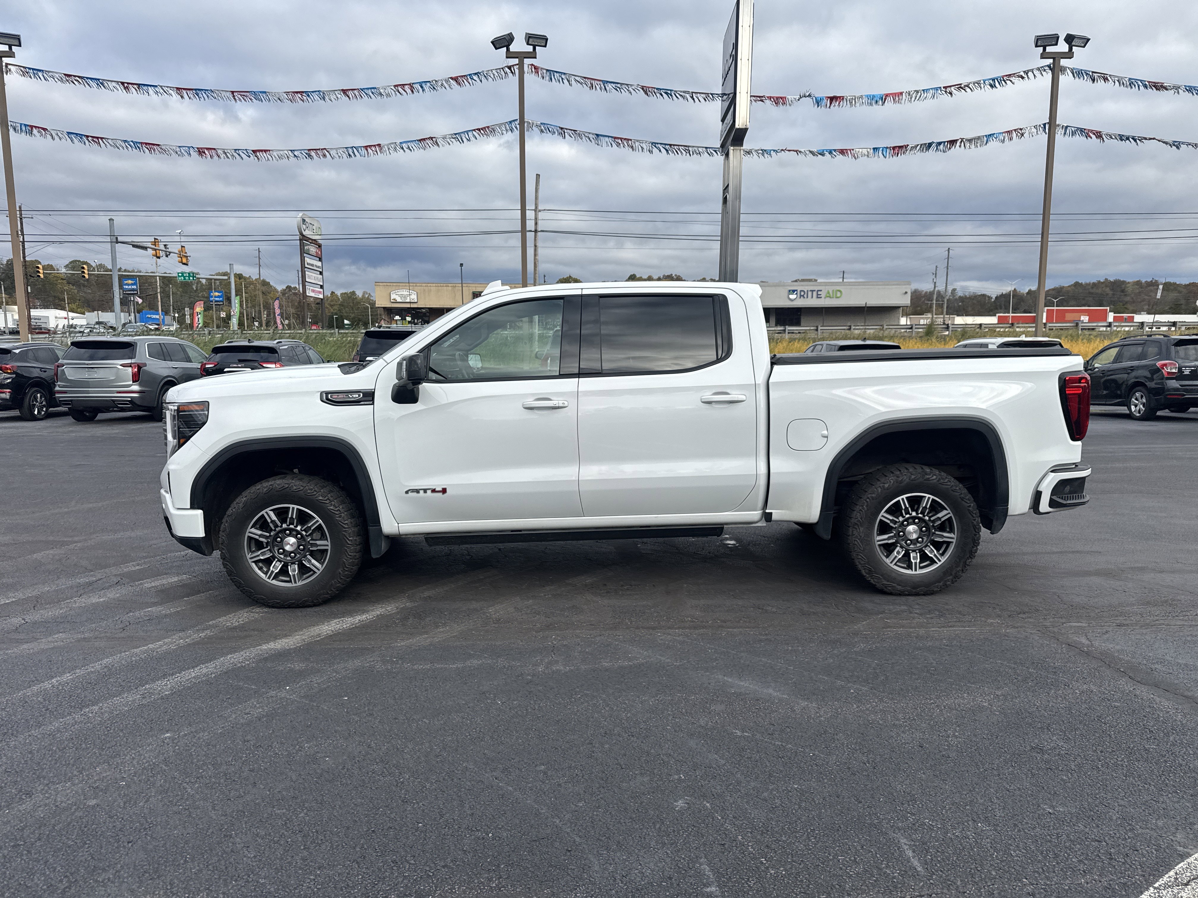 Used 2024 GMC Sierra 1500 AT4 w/ AT4 Preferred Package image 7