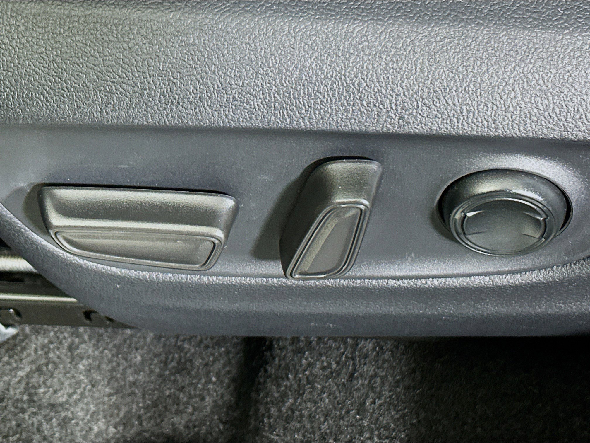 Used 2025 Toyota RAV4 XSE image 13