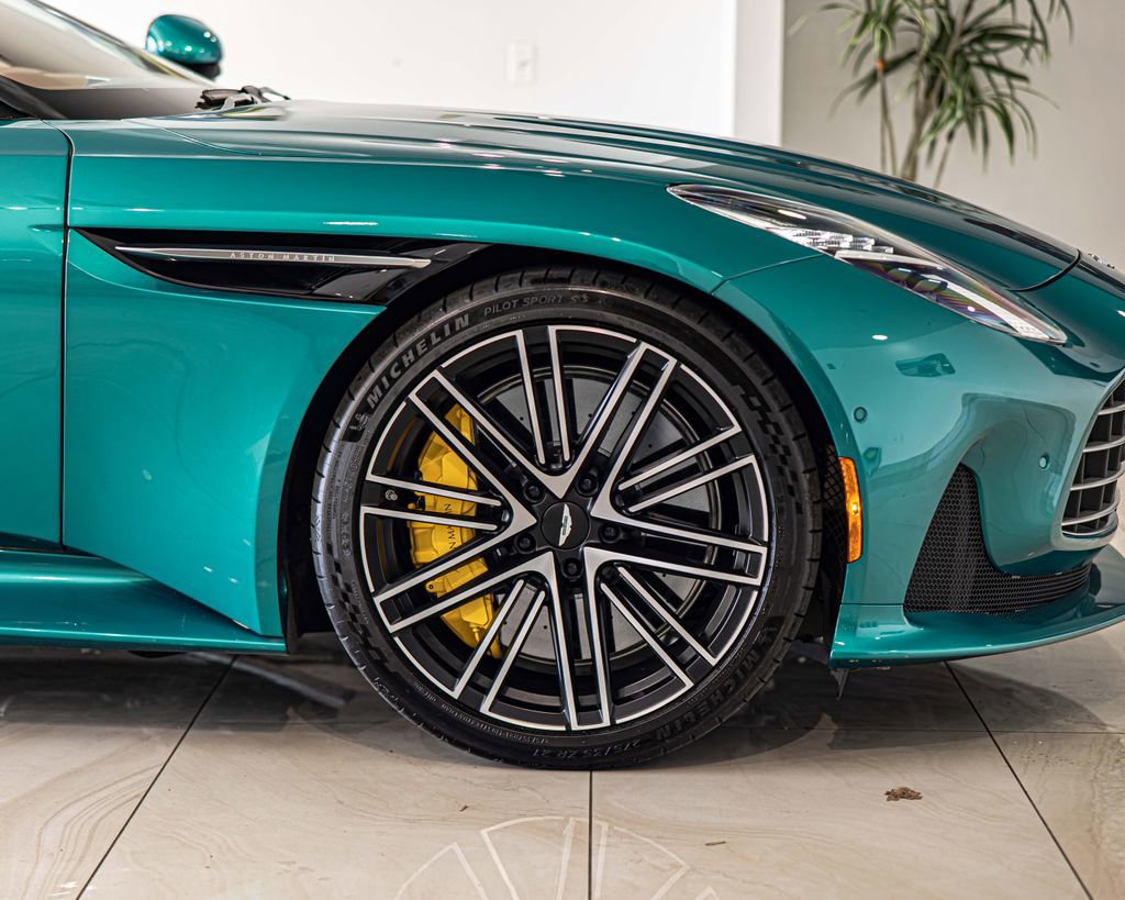 Used 2025 Aston Martin DB12 Convertible RWD image 10