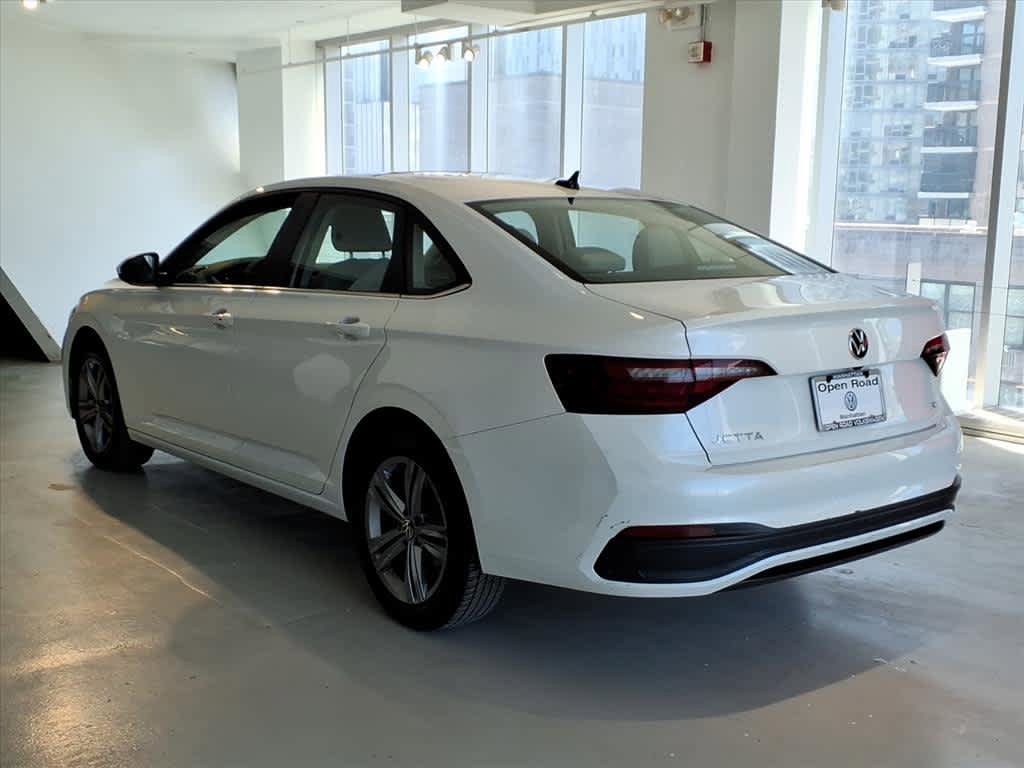 Certified 2023 Volkswagen Jetta SE w/ Panoramic Sunroof Package FWD image 6