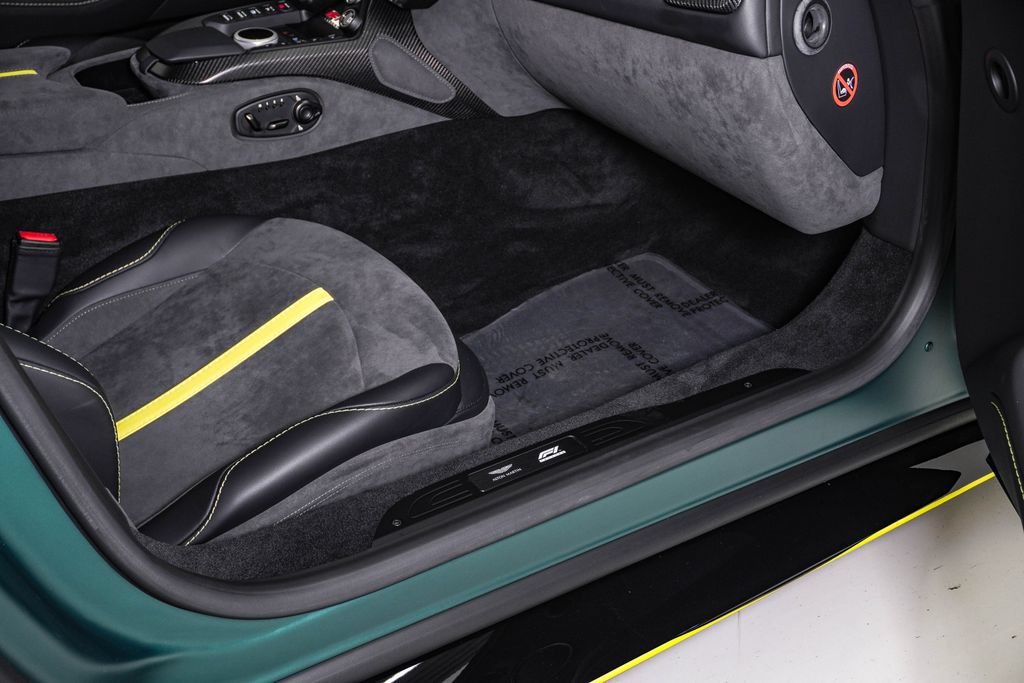 Used 2023 Aston Martin V8 Vantage Coupe RWD image 21