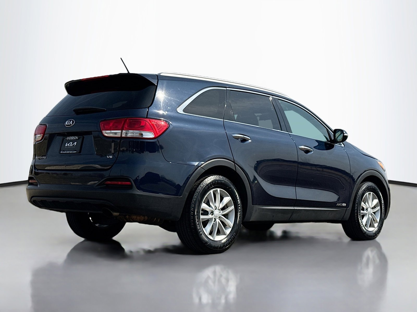 Used 2017 Kia Sorento AWD image 2