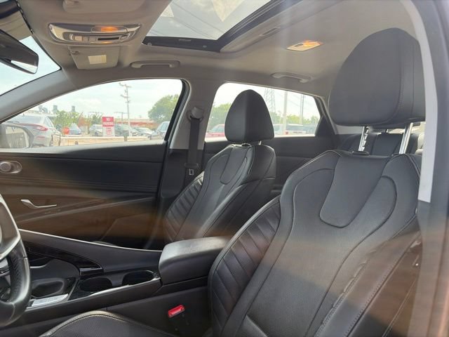 Used 2023 Hyundai Elantra Limited FWD image 9