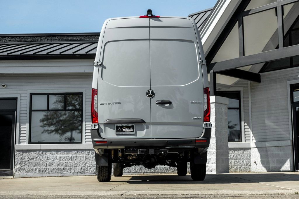 Used 2025 Mercedes-Benz Sprinter 2500 image 8