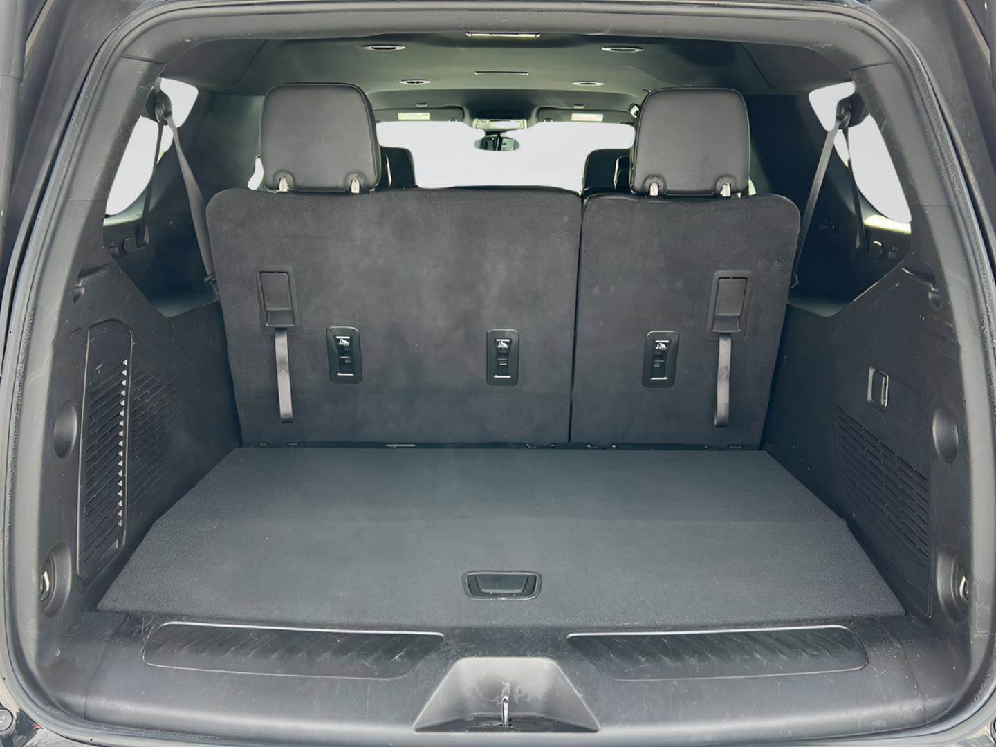 Used 2024 GMC Yukon XL SLT AWD/4WD image 12