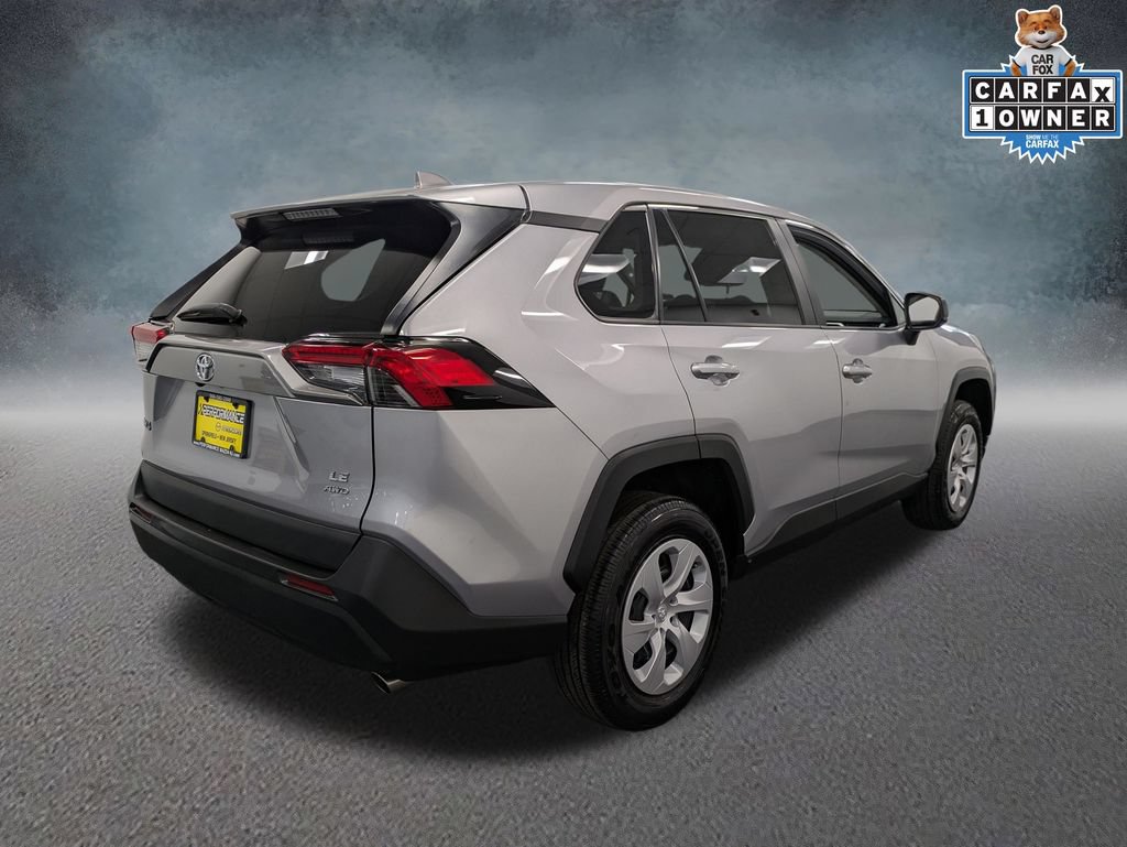 Used 2024 Toyota RAV4 LE AWD/4WD image 4