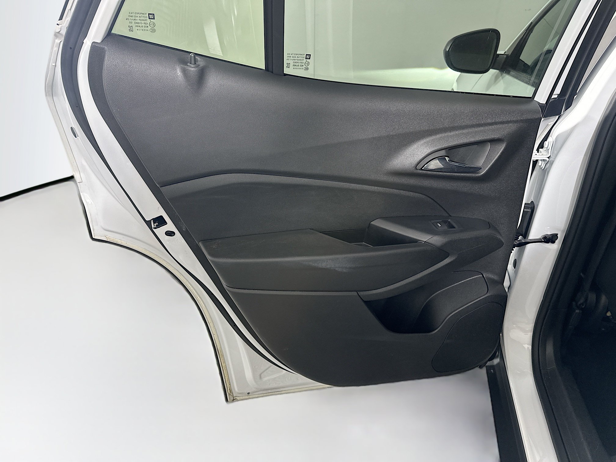 Used 2025 Chevrolet Trax LS FWD image 24