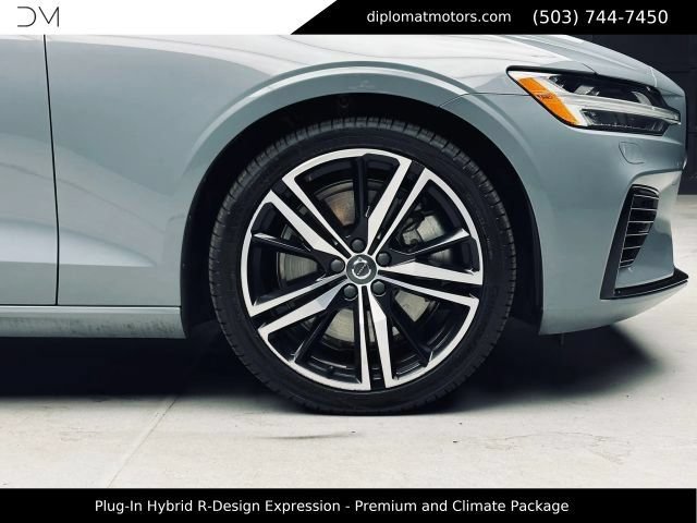 Used 2022 Volvo S60 T8 R-Design Expression w/ Premium Package AWD/4WD image 45