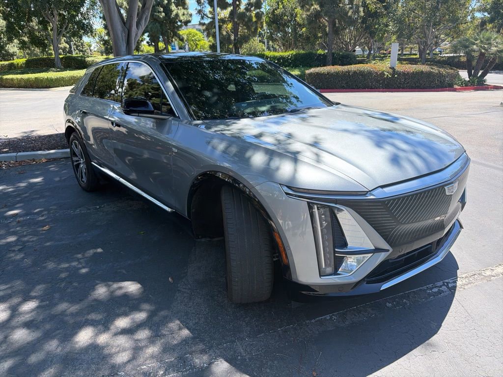 Used 2024 Cadillac Lyriq Luxury AWD/4WD image 3