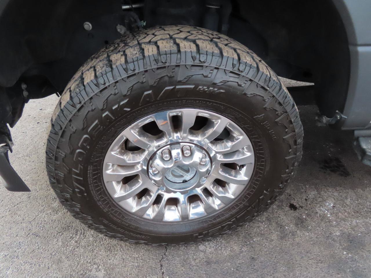 Used 2022 Ford F250 Lariat w/ Chrome Package image 11