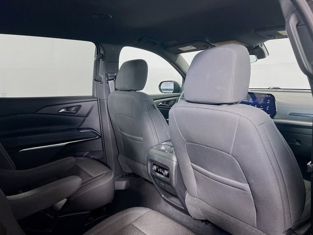 Used 2025 Chevrolet Traverse LT FWD image 9