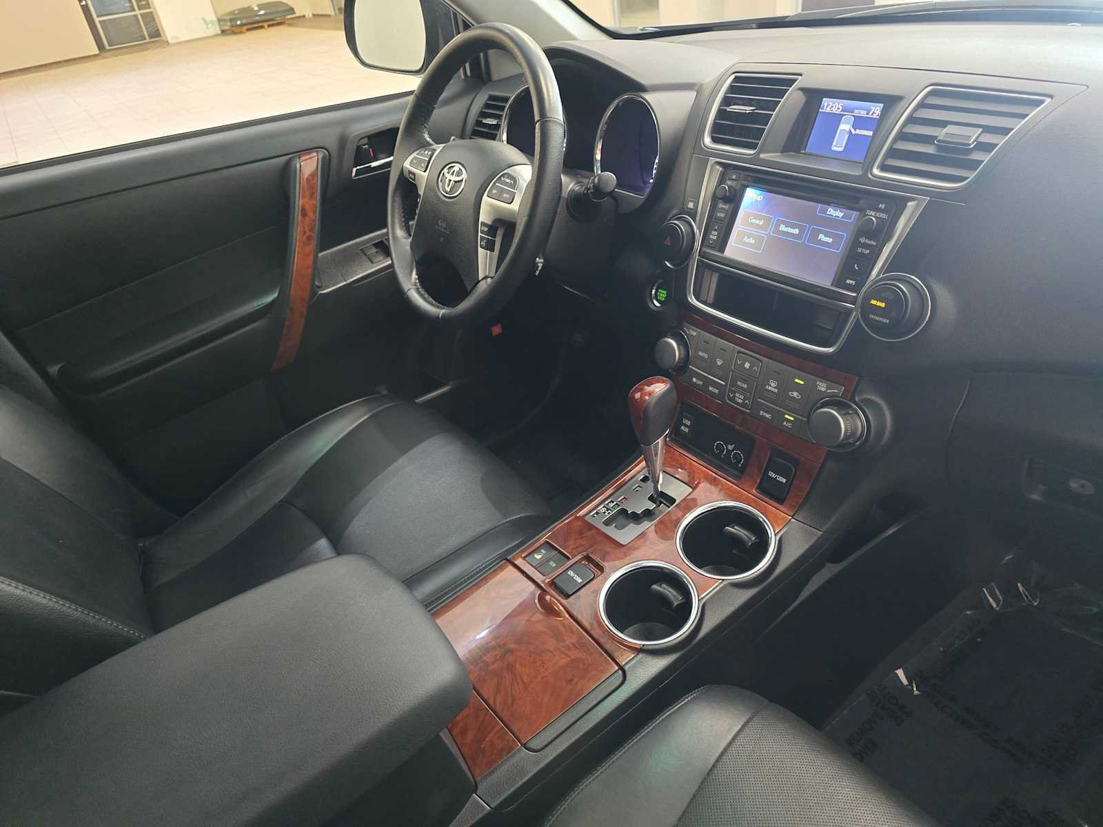 Used 2013 Toyota Highlander Limited AWD/4WD image 32
