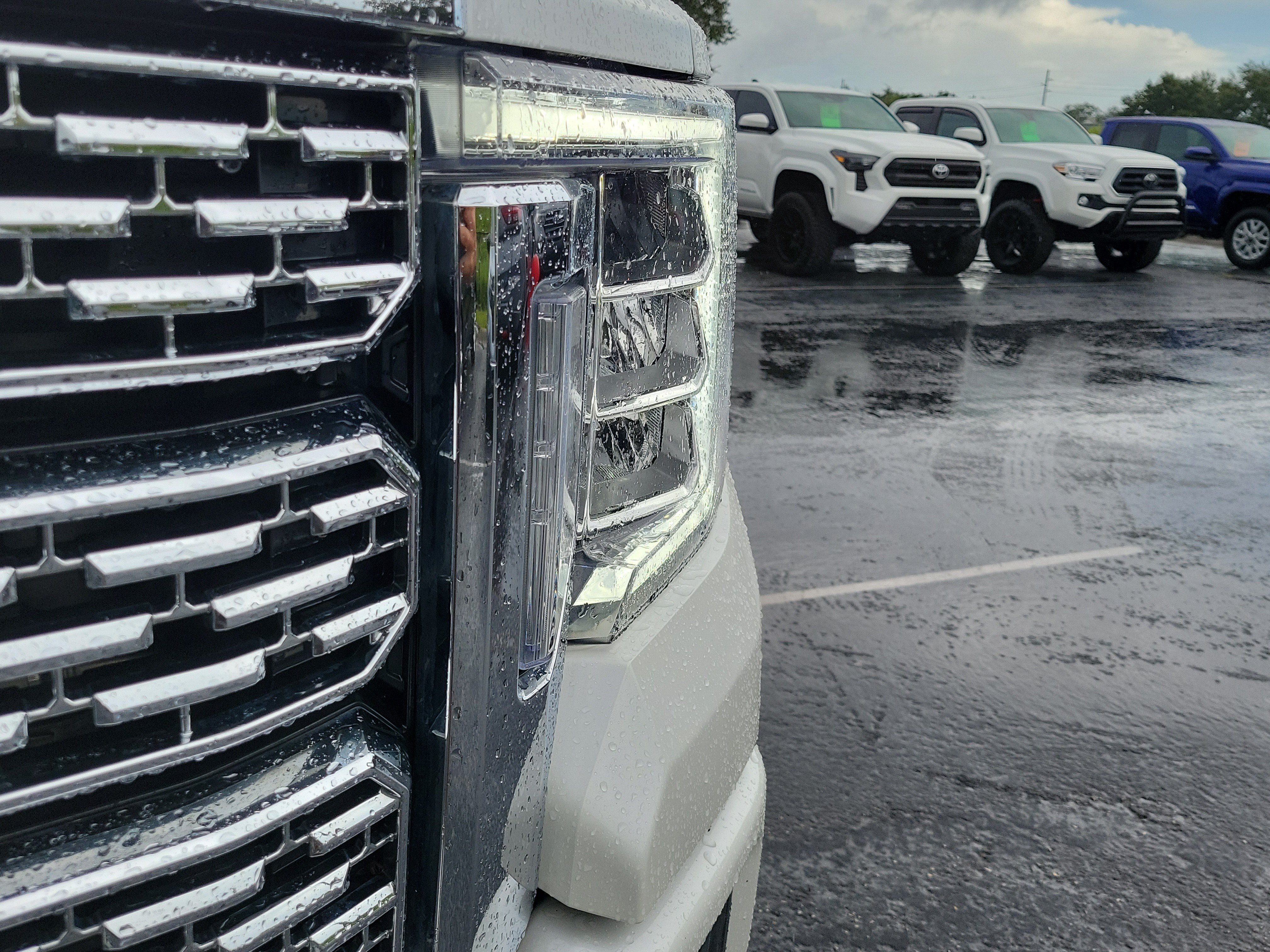 Used 2022 GMC Sierra 3500 Denali w/ Denali Ultimate Package AWD/4WD image 3