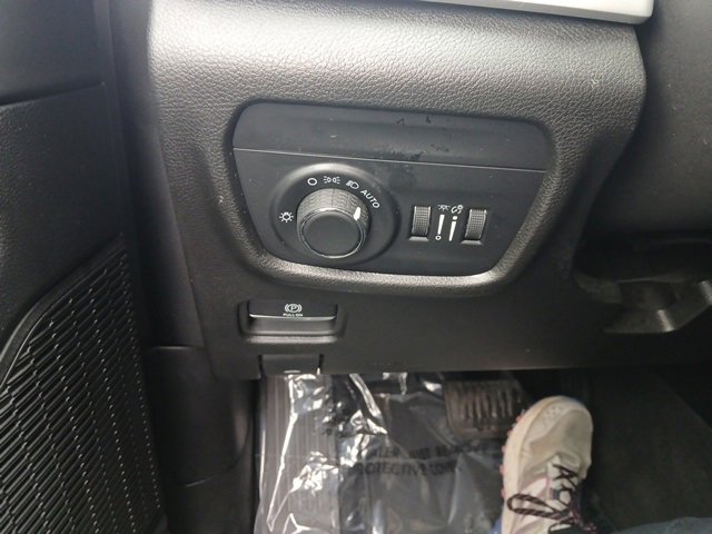 Certified 2023 Jeep Grand Cherokee Altitude image 32