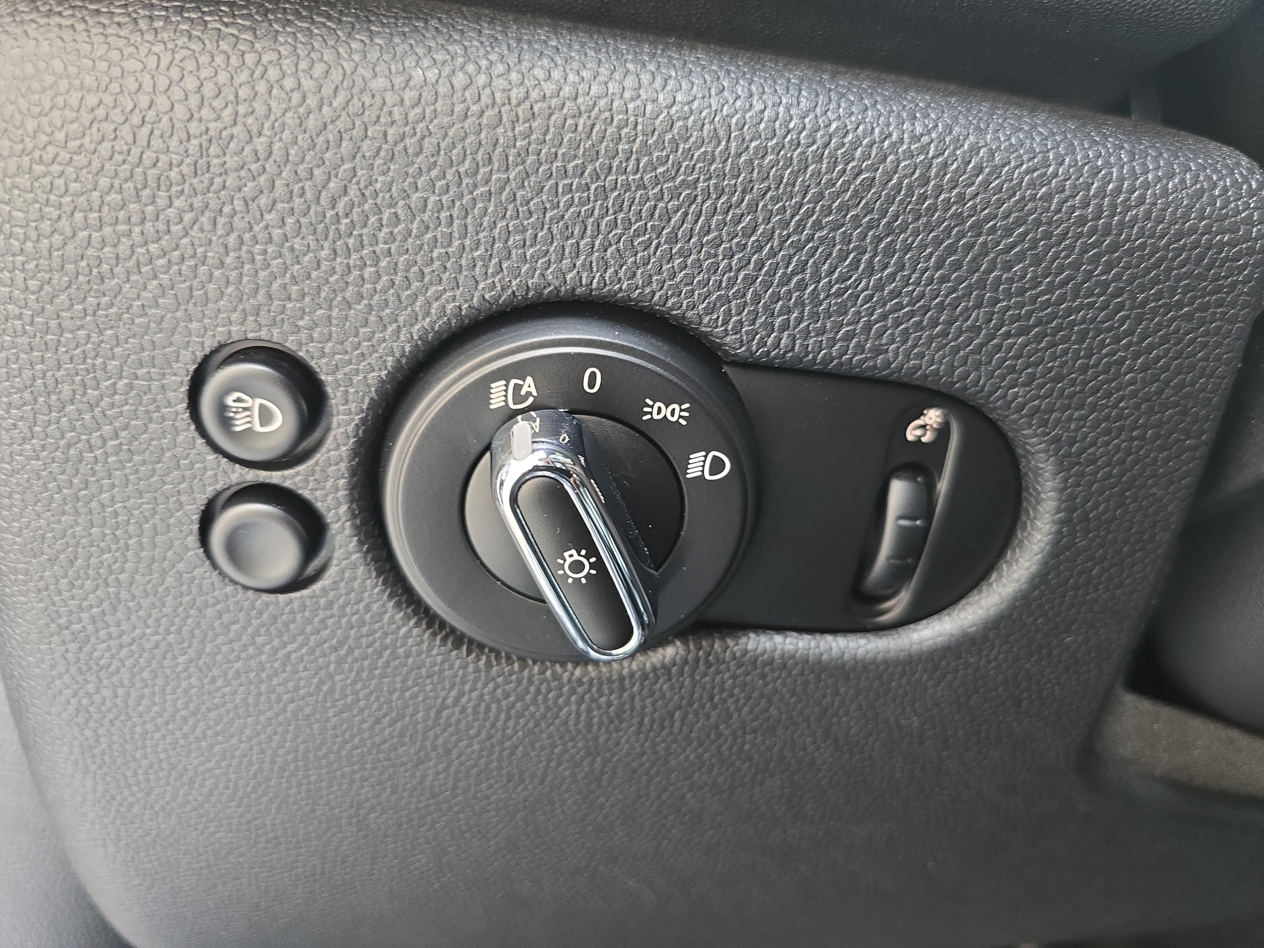 Used 2023 MINI Cooper SE FWD image 25