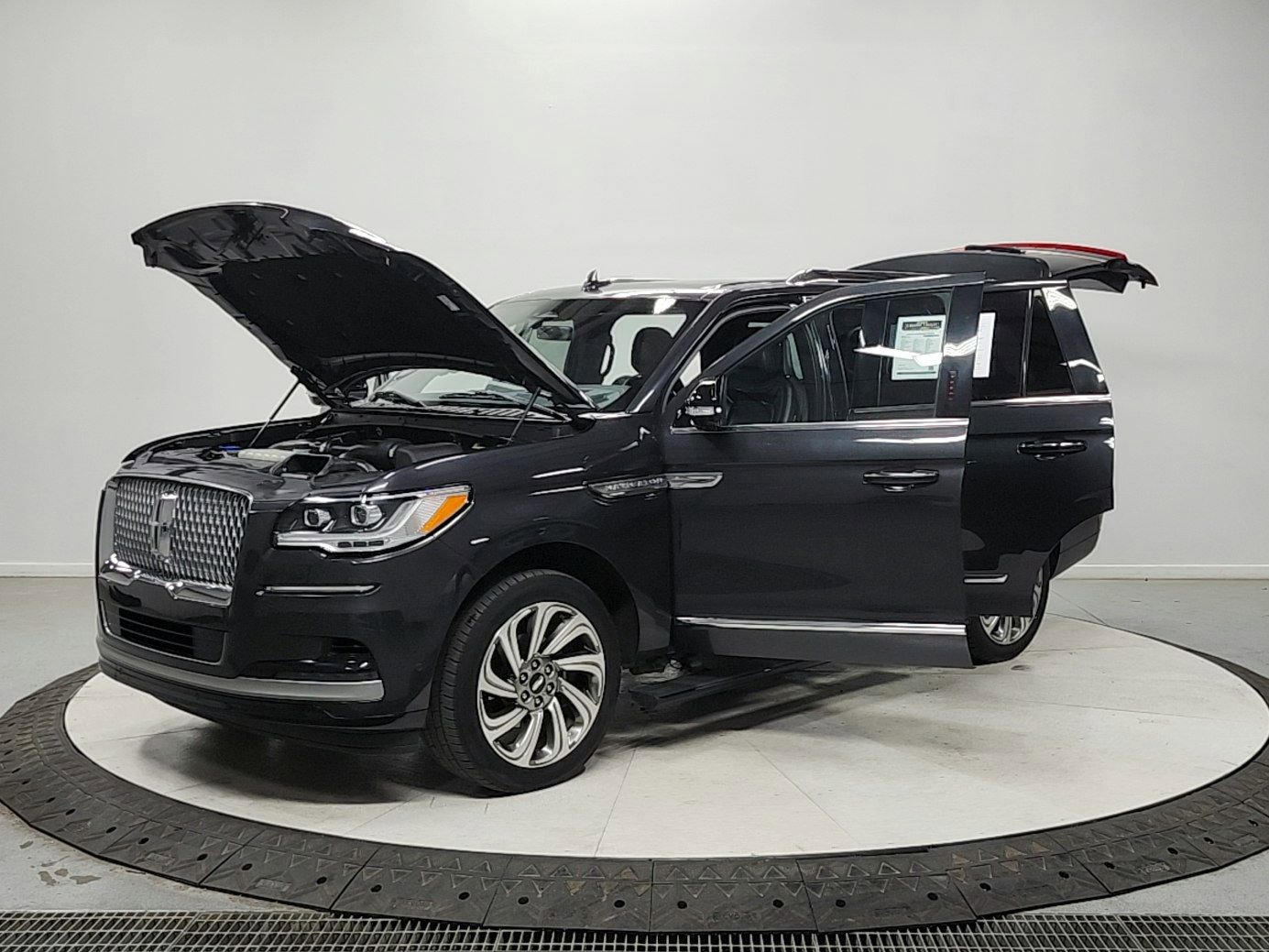 Used 2023 Lincoln Navigator Reserve image 11