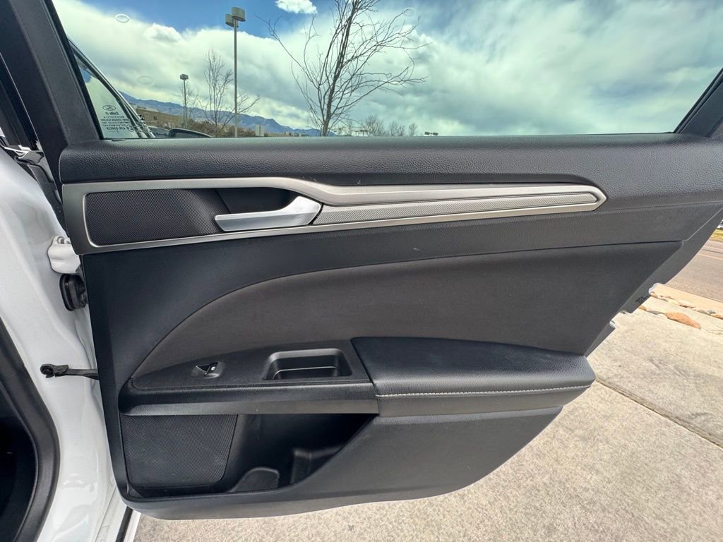 Used 2018 Ford Fusion SE FWD image 15