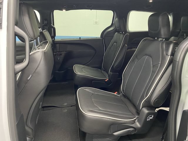 New 2026 Chrysler Pacifica Limited w/ S Appearance Package AWD/4WD image 33