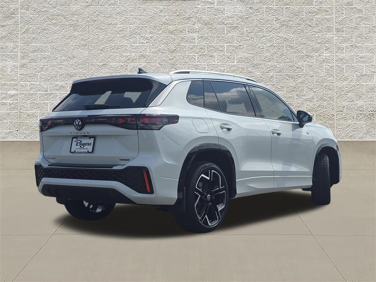 New 2026 Volkswagen Tiguan SEL R-Line AWD/4WD image 7