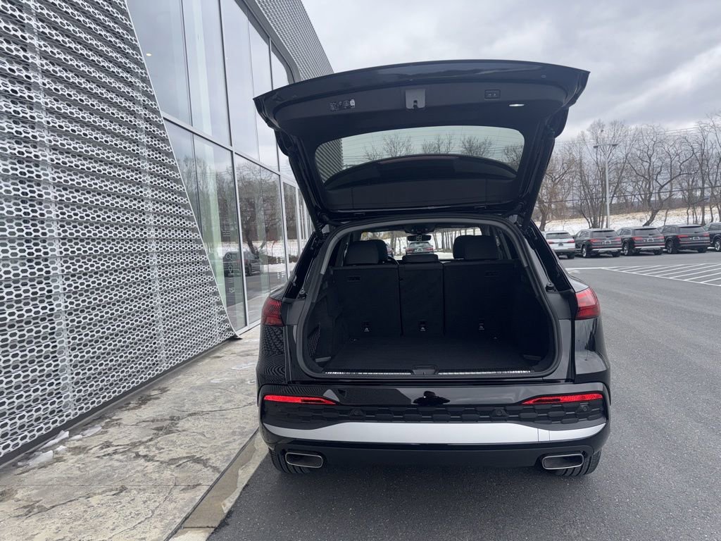 Used 2025 Audi Q5 Premium w/ Convenience Package image 17