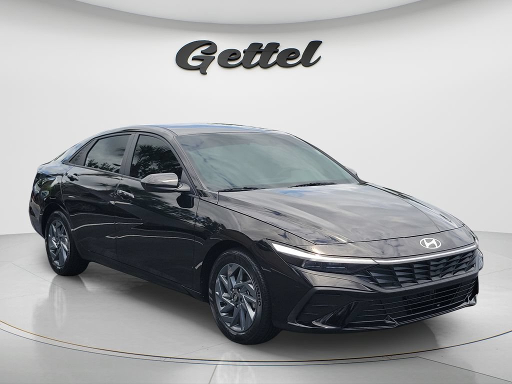 Used 2024 Hyundai Elantra Blue FWD image 3