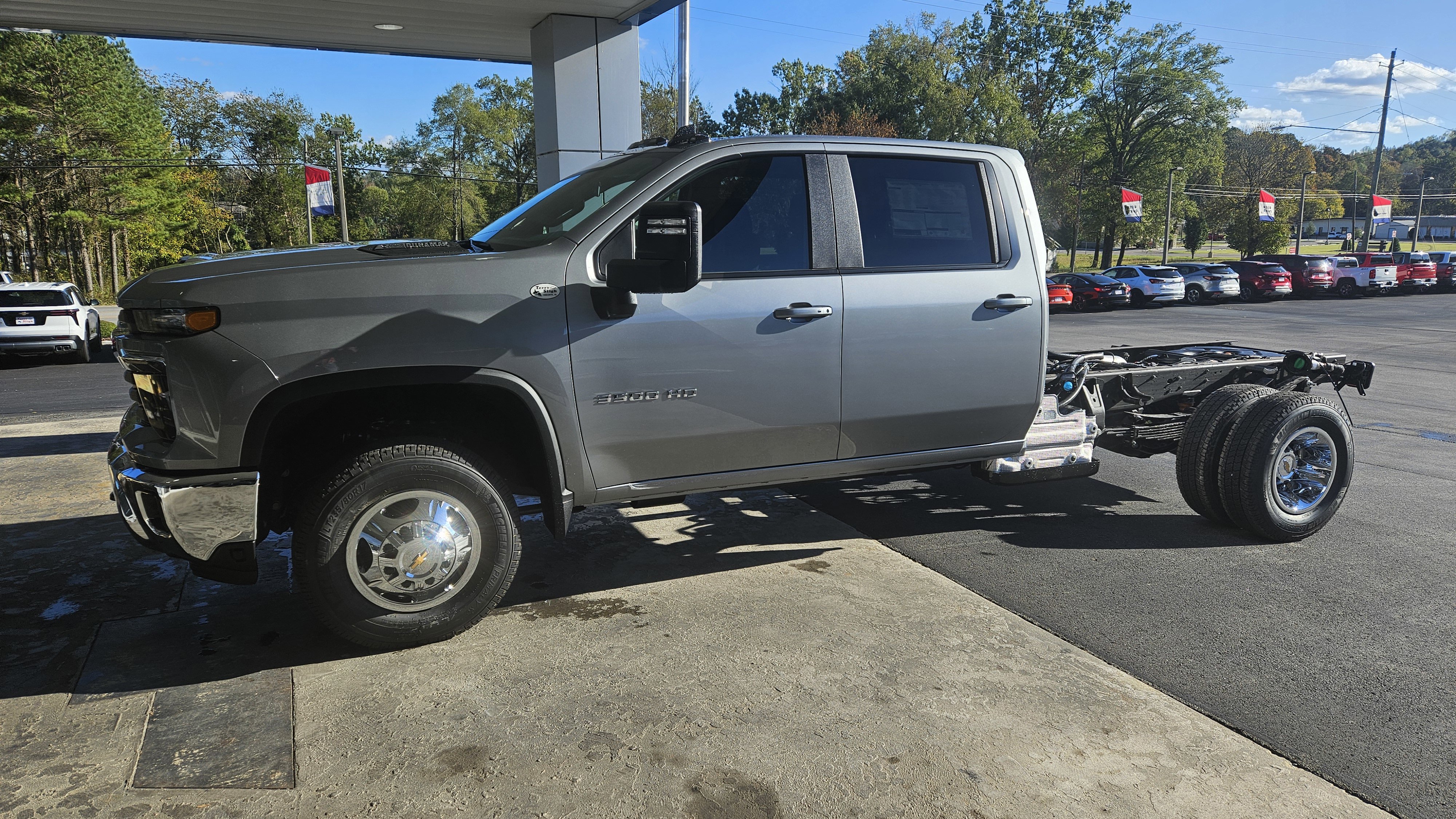 New 2026 Chevrolet Silverado 3500 LT image 1