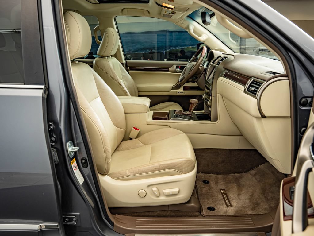 Used 2016 Lexus GX 460 w/ Premium Package AWD/4WD image 37