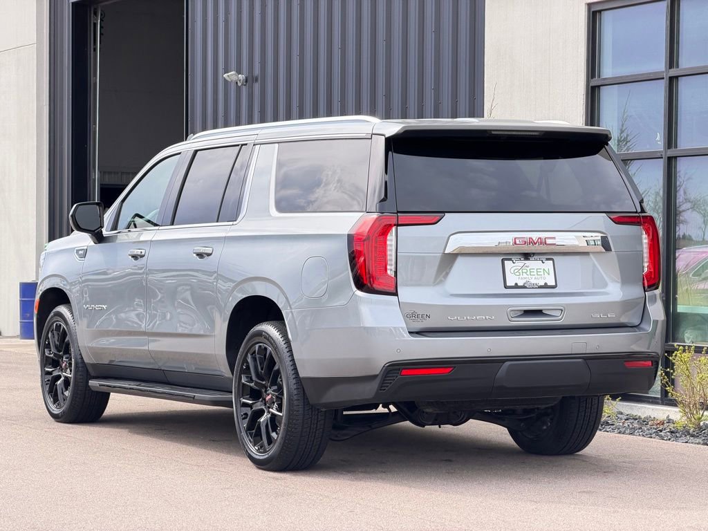 Used 2023 GMC Yukon XL SLE AWD/4WD image 3