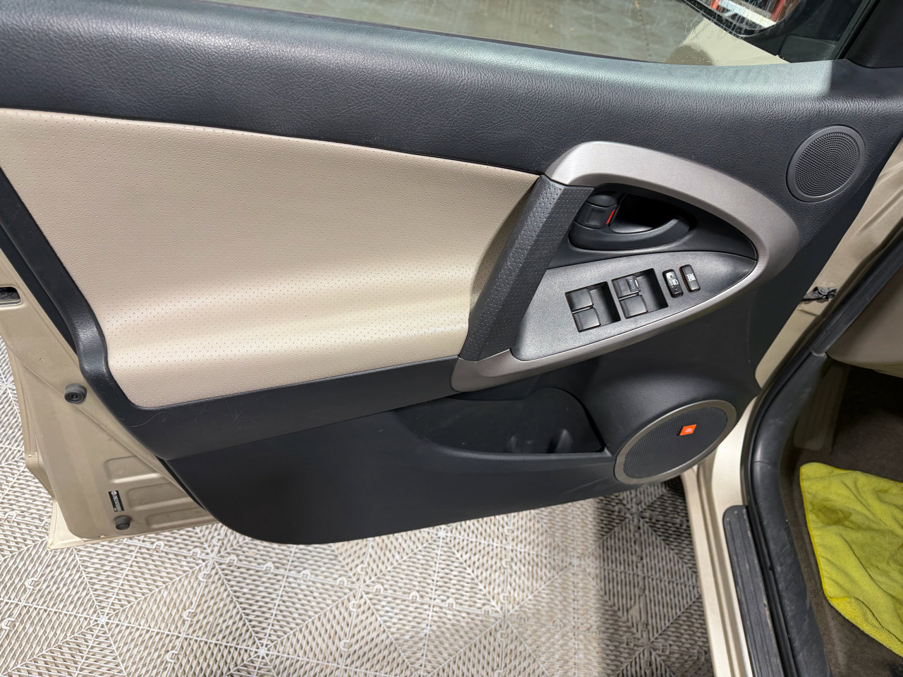 Used 2007 Toyota RAV4 Limited image 25