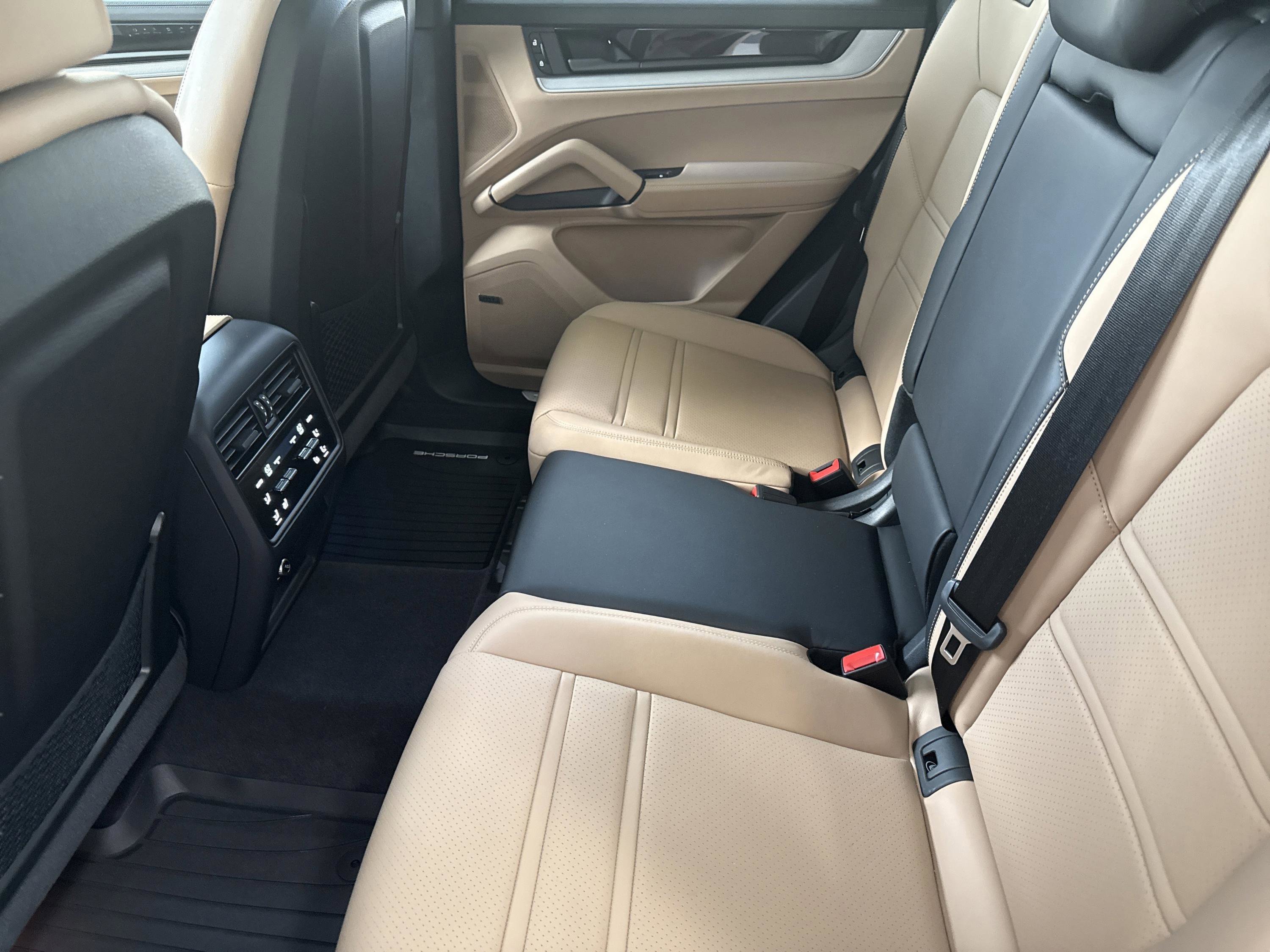 Used 2024 Porsche Cayenne image 35