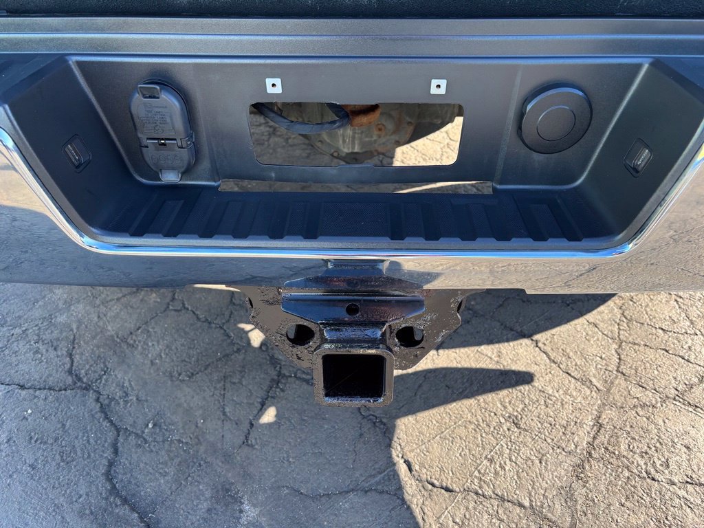 Used 2017 GMC Sierra 2500 SLT w/ Suspension Package, Off-Road AWD/4WD image 4