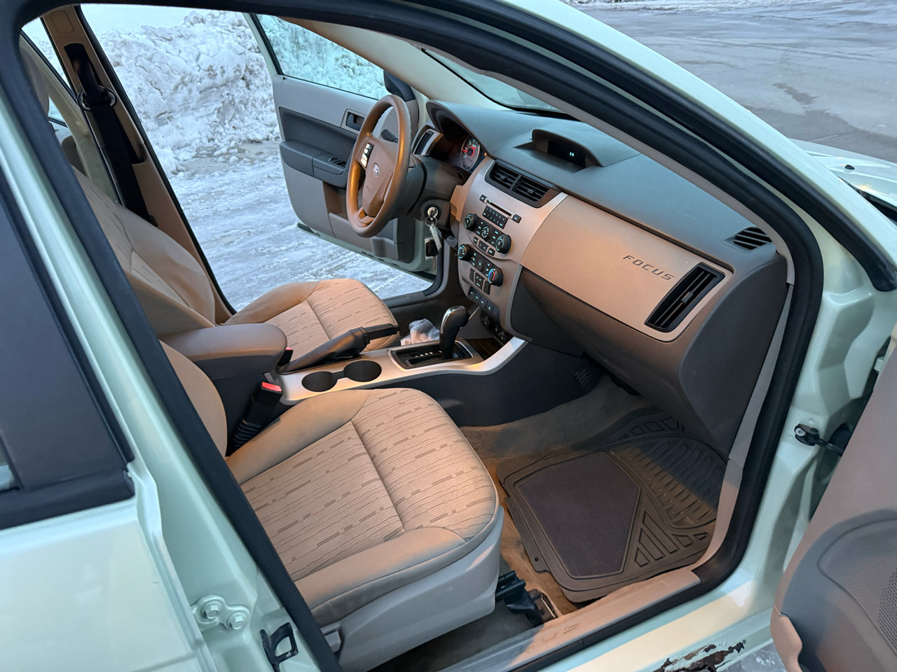 Used 2011 Ford Focus SE image 12