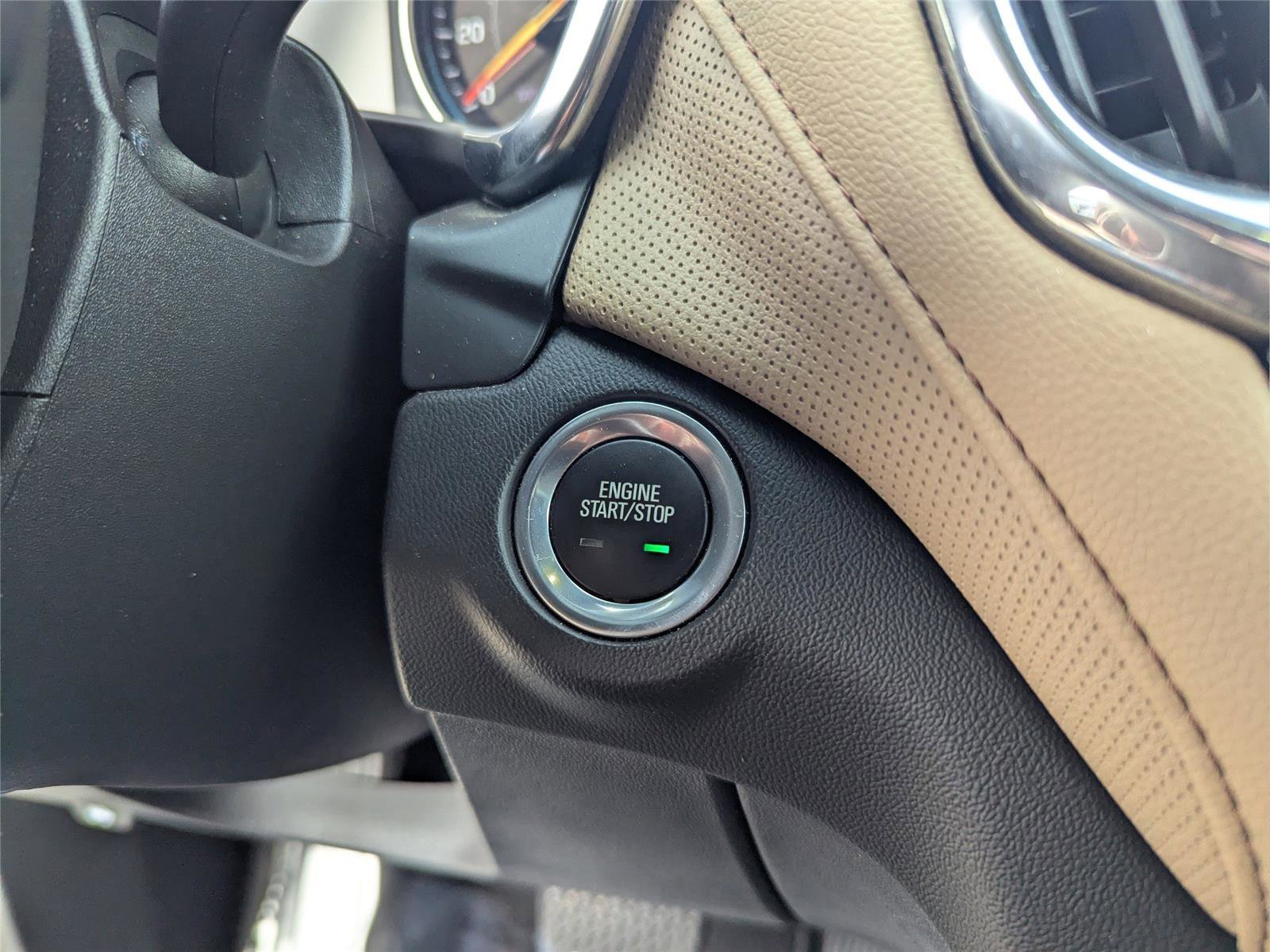 Used 2022 Chevrolet Equinox Premier image 24