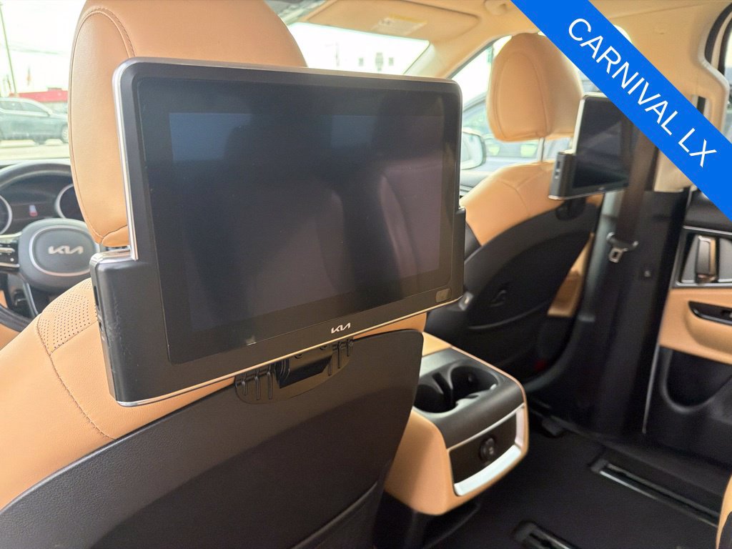Used 2023 Kia Carnival LX FWD image 33