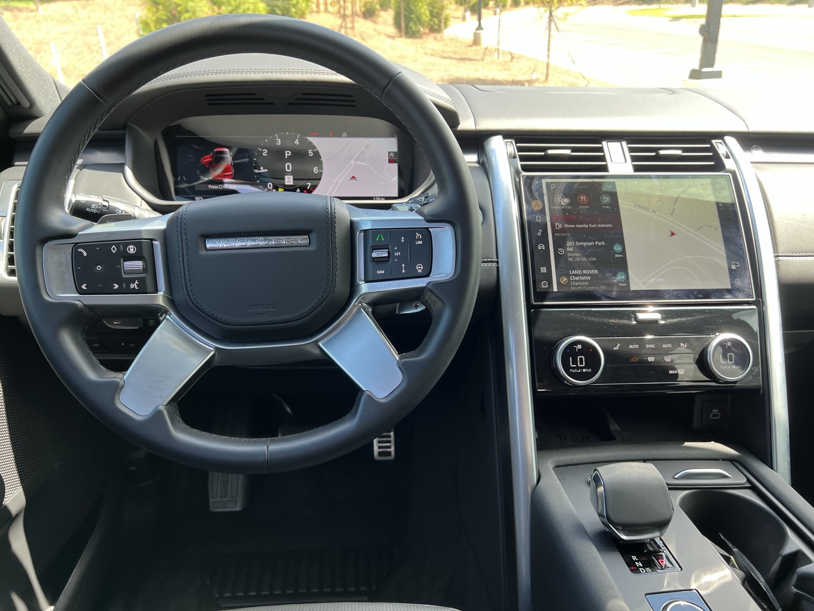 Used 2025 Land Rover Discovery Metropolitan Edition AWD/4WD image 29