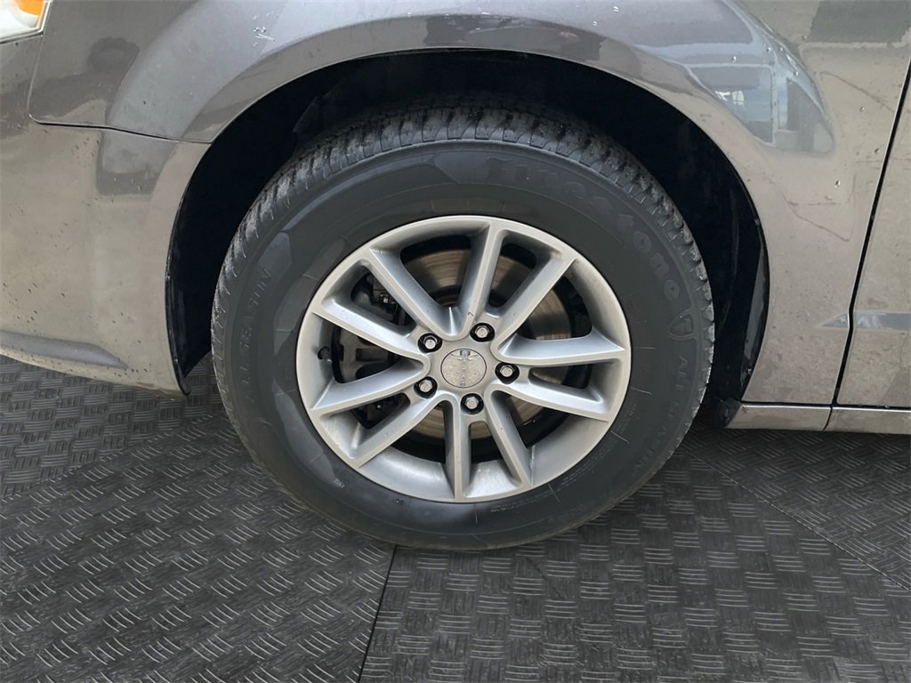 Used 2016 Dodge Grand Caravan SE image 9