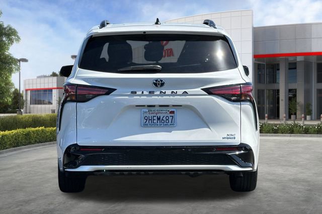 Used 2023 Toyota Sienna XSE w/ XSE Plus Package AWD/4WD image 5