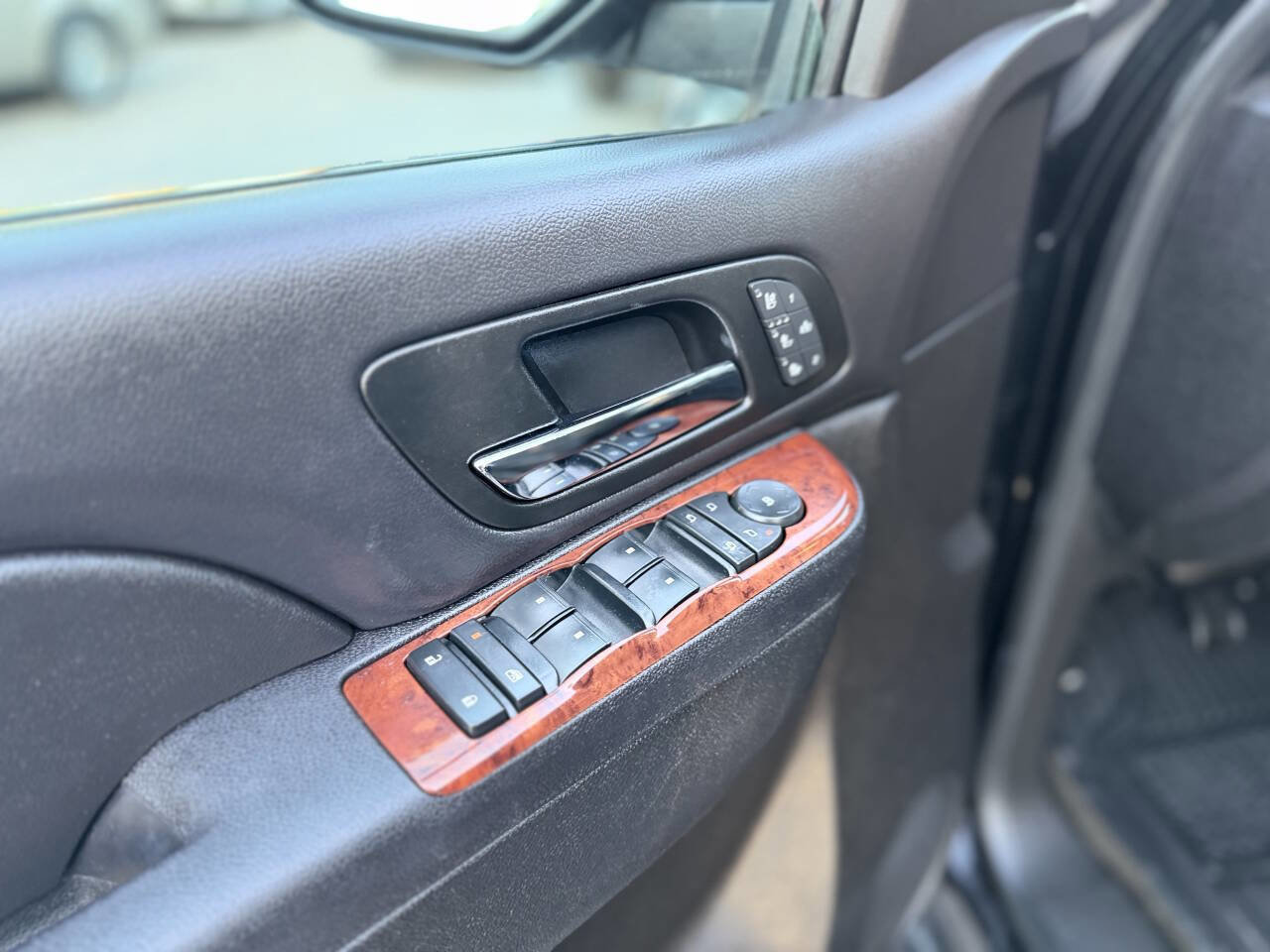 Used 2013 Chevrolet Tahoe LTZ image 11